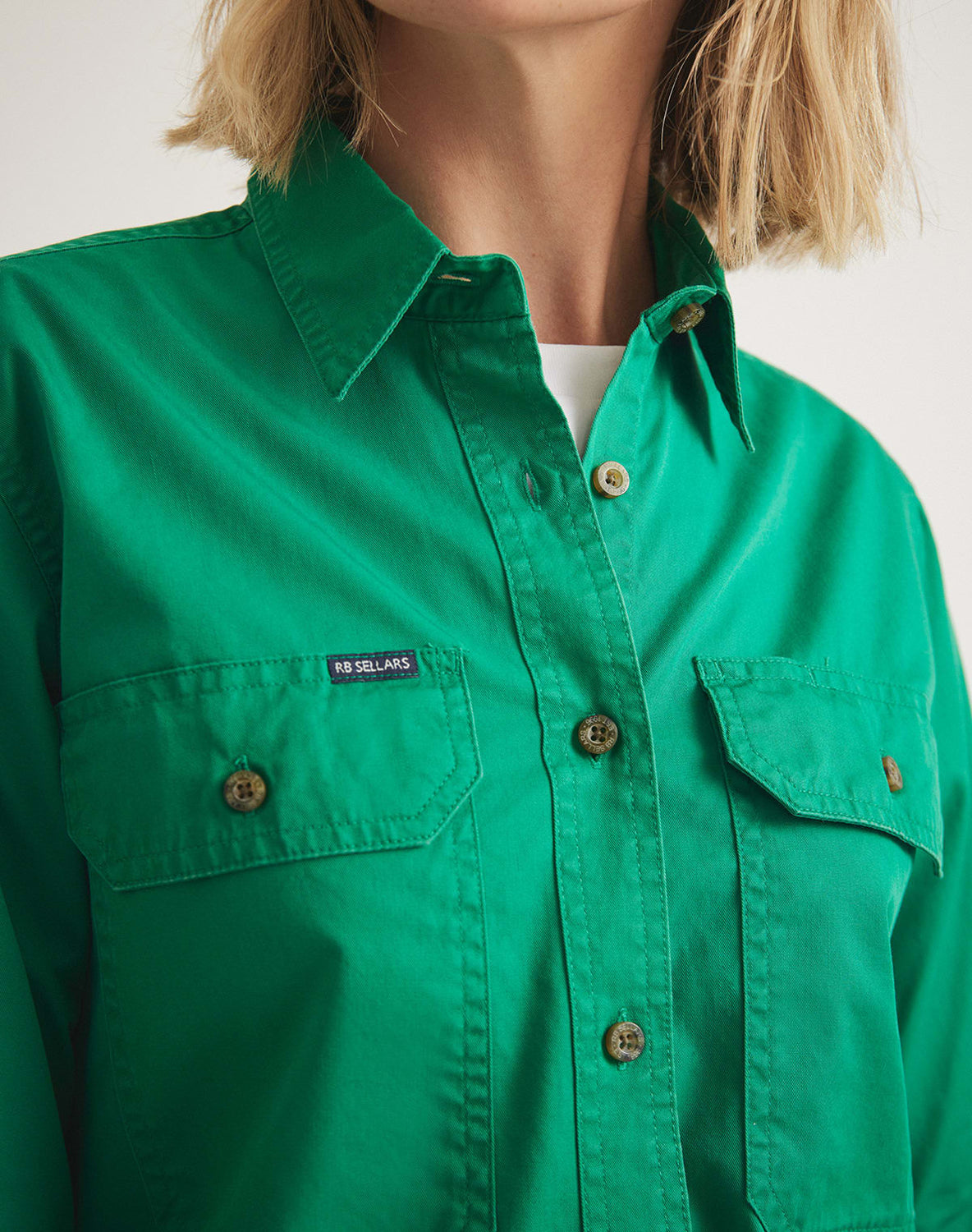 RB Sellars UK ladies green shirt with long sleeves and full buttoned. The shirt has a collar and has two breast pockets with a special space for a pen.